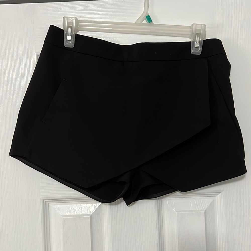 Express black skort